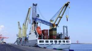 New crane arrives at Sohar cargo terminal