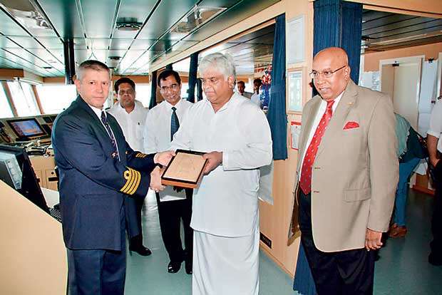 Colombo Handles Largest Container Vessel