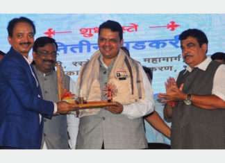 Shri Anil Diggikar, Chairman, JNPT; Shri Sudhir Mungantiwar, Hon. Minister for Forest & Finance, Guardian Minister of Wardha District, Government of Maharashtra; Shri DevendraFadnavis, Hon. Chief Minister, Government of Maharashtra; Shri Nitin Gadkari, Hon. Union Minister Shipping, Road Transport, Highways, Water Resources, River Development & Ganga Rejuvenation, Government of India, at the ground breaking ceremony of Wardha Dry Port.