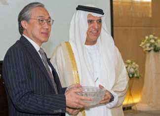 Eric Ip, group managing director, Hutchison Ports, and His Highness Sheikh Saud bin Saqr Al Qasim, Ruler of Ras Al Khaimah, mark the signing of the concession agreement