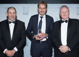 Sohar port chief executive, Mark Geilenkirchen, receiving an award at the IBJ Awards recently