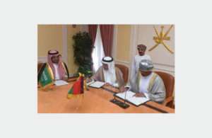 H.E. Darwish bin Ismail Al Balushi, Oman’s Minister for Financial Affairs, and Eng. Yousef bin Ibrahim Al Bassam, deputy chairman and managing director of the Saudi Fund for Development, signing the funding agreement in Muscat