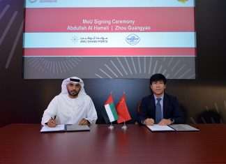 Abdulla Al Hameli, Executive Vice President, Corporate Support, Abu Dhabi Ports and Zhou Guangyao, Representative of the China Council for the Promotion of International Trade for the GCC region signing the new MOU agreement