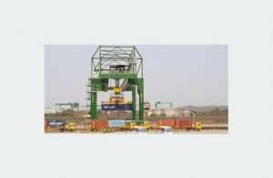 Twin lift loading operations at the BMCT railway yard