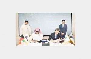 The contract was signed by H.E. Sheikh Talal Al Khaled Al Ahmad Al Sabah, KOTC chief executive officer, and his counterpart Sam H. Ka, president, Hyundai Mipo Dockyard Co.