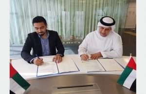 Tasneef chief executive, Engineer Saeed Almaskari, signing a cooperation agreement with the chief executive of Abyss Solutions, Dr. Nasir Ahsan