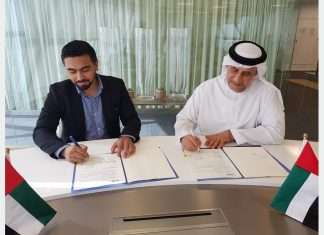 Tasneef chief executive, Engineer Saeed Almaskari, signing a cooperation agreement with the chief executive of Abyss Solutions, Dr. Nasir Ahsan