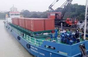 Maersk Line is to make use of the new inland river service between Kolkata and Varanasi