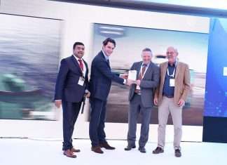 Lars Seistrup, Managing Director of Albwardy Damen, receiving the award