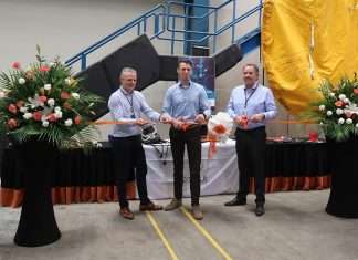 William Winters, centre, at the official opening of the new Fujairah dive centre