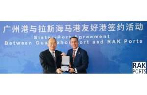 Chen Hongxian, Director General of Guangzhou Port Authority and Roger Clasquin, Chief Commercial Officer of RAK Ports signing the MOU between the two organisations.