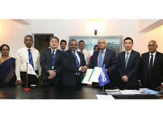 Executives from Colombo Dockyard and HIPG attending the signing of a new agreement between the two Sri Lankan organisations