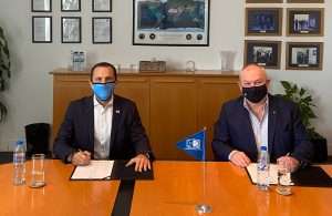 Laurance Langdon, General Manager for Modern Freight Company, and Hans-Henrik Nielsen, Global Development Director for CargoGulf, at the container fleet expansion signing ceremony