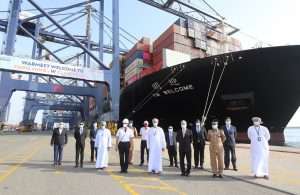 To commemorate the visit by the largest container vessel to ever call at the Port of Sohar, Hutchison Ports Sohar’s management team organised a special celebration including the presentation of a memento to the ship’s master