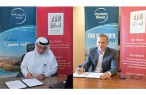 Captain Rado Antolovic of Drydocks World Dubai and Faisal Al Raisi, acting Chief Operating Officer at Etihad Energy Services, signing the agreement