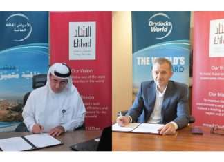 Captain Rado Antolovic of Drydocks World Dubai and Faisal Al Raisi, acting Chief Operating Officer at Etihad Energy Services, signing the agreement
