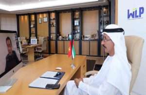 Sultan Ahmed bin Sulayem, DP World group chairman and CEO and Chairman of Ports, Customs and Free Zone Corporation, and the Vietnam Logistics Business Association (VLA), signing a framework agreement.