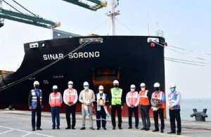 The maiden call was commemorated with an exchange of plaques between the master of Sinar Sorong, the Director of Samudera Shipping India and PSA Mumbai’s management team