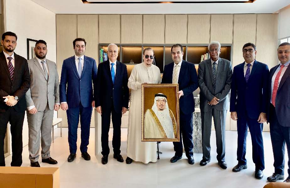 H.E. Dr. Abdullatif A. Sultan, Secretary General of the Organization of Islamic Shipowners’ Association, meeting with Amir Mosadeghi, Islamic P&I Club CEO, and the IPANDI team at its Dubai office