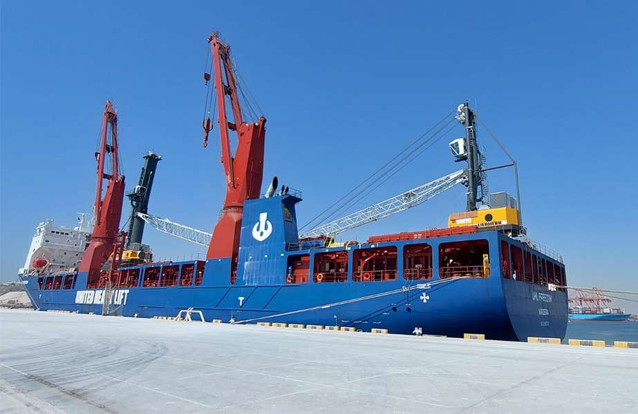Story12 New Liebher mobile cranes are now operational in Salalah
