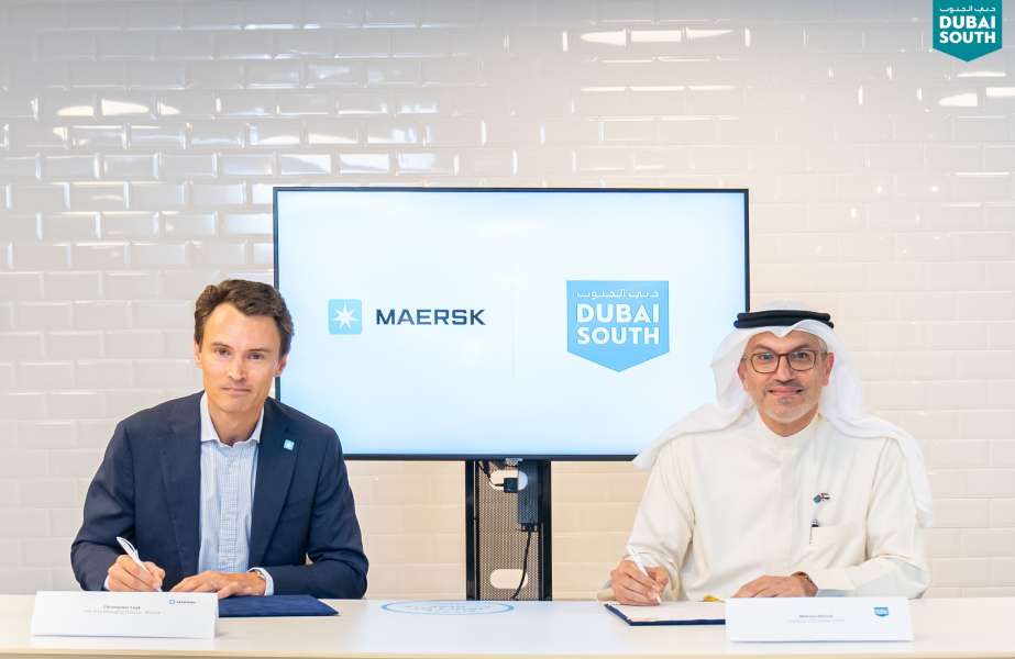Story7 The agreement being signed by Christopher Cook, Managing Director, Maersk UAE and Mohsen Ahmad, CEO of the Logistics District, Dubai South