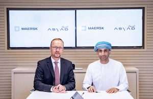 Mads Skov-Hansen, Head of Ocean Customer Logistics, Maersk West & Central Asia and Juma Al Maskari, Executive Director of KDP, signing the agreement that adds the dry port to Maerskās global network off port calls