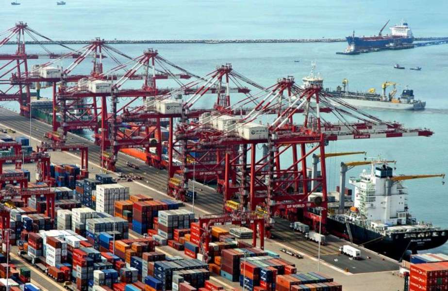 Maersk and Asyad have decided to put additional services into Jeddah Islamic port