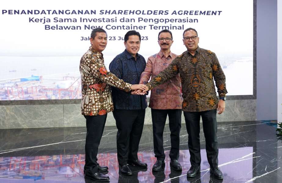 The agreement was signed by Sultan Ahmed Bin Sulayem, Group Chairman and CEO of DP World, Arif Suhartono, President Director of PT Pelabuhan Indonesia (Persero), and Ridha Wirakusumah, CEO of Indonesia Investment Authority.
