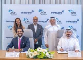 Abdulla Al Hashmi, Chief Operating Officer, Parks & Zones at DP World GCC and Ritesh S. Ramakrishnan, Managing Director at Transworld signing the new logistics centre agreement at Jafza in the presence of Abdullah Bin Damithan, CEO and Managing Director of DP World GCC; Ramesh Ramakrishnan, Chairman of Transworld; and Anisha Ramakrishnan, Director at Transworld