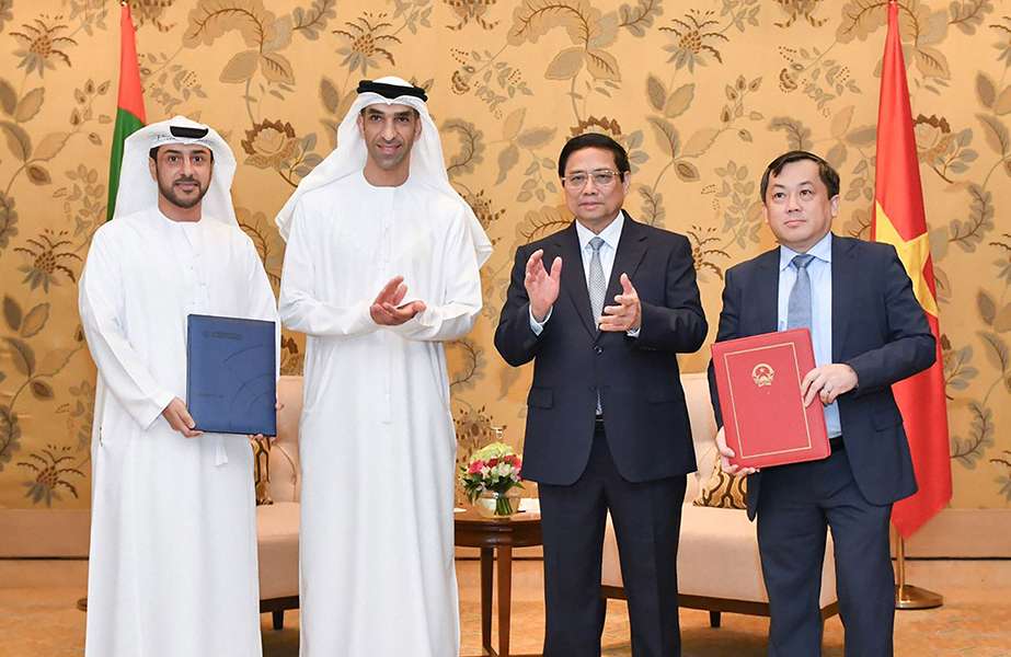 15dec2023-02 The MoU was signed in the presence of Pham Minh Chinh, Prime Minister of Vietnam and H.E Dr Thani bin Ahmed Al Zeyoudi, Minister of State for Foreign Trade, by Mohamed Eidha Al Menhali, Regional CEO of AD Ports Group and Hoang Hong Giang, Deputy Administrator of Vietnam Maritime Administration