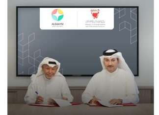 The contract was signed by Bader Al Mahmood, Undersecretary of Ports and Maritime Affairs in the Ministry of Transportation and Telecommunications, and Isa Al Daaysi, CEO of Al Daaysi Holding