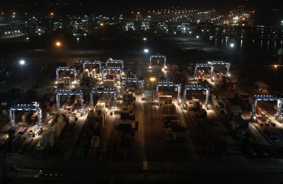 A glimpse of JNPA operations after dark