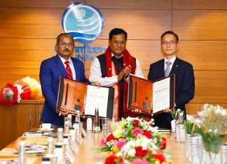 At the MOU signing ceremony held in Mumbai, India, (from right) Daljoong Jeong, Managing Director of HMM India; Sarbananda Sonowal, Minister of Ports, Shipping and Waterways of India; and Unmesh Sharad Wagh, Chairman of JNPA