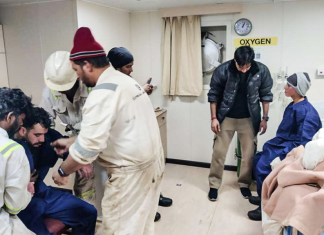 Tomini Levant’s crew continued to provide essential first aid to the rescued individuals until they were safely transferred to the Algerian Coast Guard vessel
