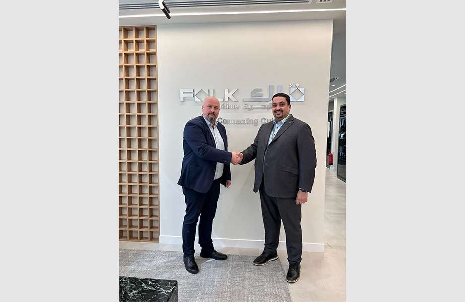 09 Richard Jacobsen, Sales Director EMEA Maritime at Orbcomm (left), and Mohamed Badawi, Chief Operating Officer of Folk Maritime (right), shake hands on the new partnership