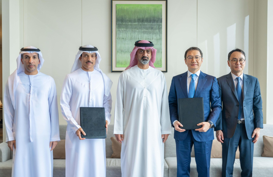 The MoU was signed by Sheikh Dr. Mohammed bin Abdullah Al Nuaimi, Chairman of the Department of Port & Customs Ajman, and on behalf of Hutchison Ports by Andy Tsoi, Managing Director for the Middle East and Africa Division at Hutchison Ports.