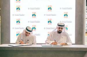 Captain Mohamed Al Yahyaei, CEO of Fujairah Terminals, and His Excellency Mohamed Sharief Habib Al Awadhi, Director General Fujairah Free Zone Authority, signing the new agreement