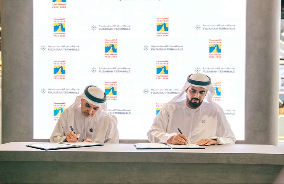 Captain Mohamed Al Yahyaei, CEO of Fujairah Terminals, and His Excellency Mohamed Sharief Habib Al Awadhi, Director General Fujairah Free Zone Authority, signing the new agreement