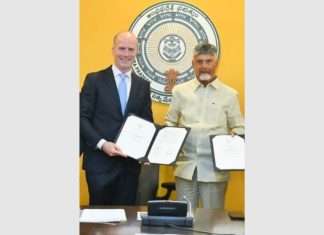 Jonathan Goldner, Regional Managing Director, Asia and Middle East, APM Terminals, and N Chandrababu Naidu, Honourable Chief Minister, Andhra Pradesh at the MOU signing ceremony
