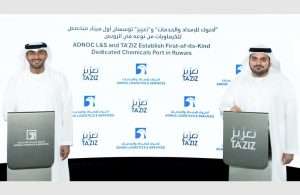 Captain Abdulkareem Al Masabi, CEO of ADNOC L&S and Mashal Al-Kindi, CEO of TA’ZIZ at the signing ceremony for the new chemicals port in Ruwais