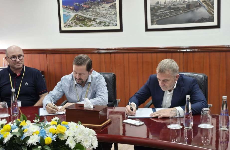 Captain Rado Antolovic signing the latest LNG carrier conversion contract with Dixstone Lower Gulf