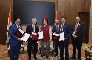 From left: Sandeep Wadhwa, Group Director, J M Baxi Group; Satoshi Kanamori, Senior Managing Corporate Officer, Kawasaki Kisen Kaisha; Shri Hardeep Singh Puri, Hon’ble Minister of Petroleum and Natural Gas, Government of India; Neeraj Mittal, Secretary, Ministry of Petroleum and Natural Gas, Government of India; Rajeev Kumar Singhal, Director, Business Development, GAIL (India); and Sandeep Kumar Gupta, Chairman and Managing Director, GAIL (India)