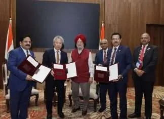 From left: Sandeep Wadhwa, Group Director, J M Baxi Group; Satoshi Kanamori, Senior Managing Corporate Officer, Kawasaki Kisen Kaisha; Shri Hardeep Singh Puri, Hon’ble Minister of Petroleum and Natural Gas, Government of India; Neeraj Mittal, Secretary, Ministry of Petroleum and Natural Gas, Government of India; Rajeev Kumar Singhal, Director, Business Development, GAIL (India); and Sandeep Kumar Gupta, Chairman and Managing Director, GAIL (India)