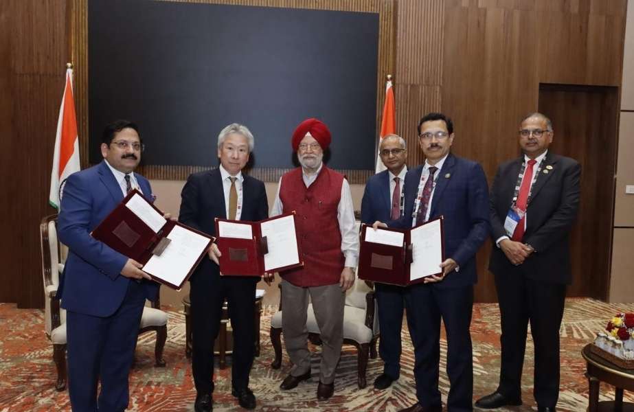 From left: Sandeep Wadhwa, Group Director, J M Baxi Group; Satoshi Kanamori, Senior Managing Corporate Officer, Kawasaki Kisen Kaisha; Shri Hardeep Singh Puri, Hon’ble Minister of Petroleum and Natural Gas, Government of India; Neeraj Mittal, Secretary, Ministry of Petroleum and Natural Gas, Government of India; Rajeev Kumar Singhal, Director, Business Development, GAIL (India); and Sandeep Kumar Gupta, Chairman and Managing Director, GAIL (India)