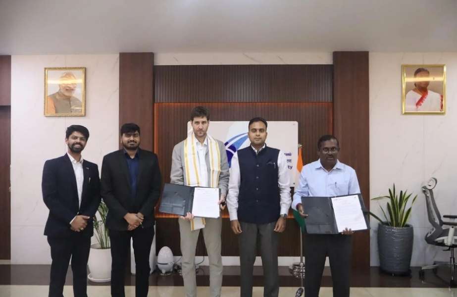The MoU was signed on behalf of VOCPA by Shri A. Ganesan, Chief Mechanical Engineer, while Dr. Maximilian Held, Chief Operating Officer and Head of Solutions Lab & Shipping Initiative, H2Global Foundation, signed on behalf of H2Global