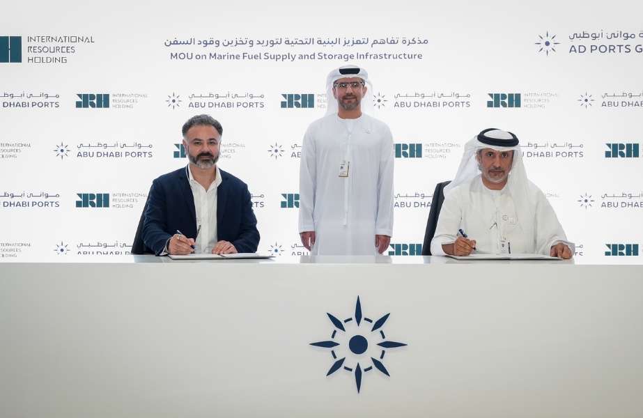 Saif Al Mazrouei, CEO, Ports Cluster, AD Ports Group and Ali Rashed Alrashdi, Group CEO, International Resources Holding, signing the agreement in the presence of AD Ports Group Managing Director and Group CEO, Captain Mohamed Juma Al Shamisi
