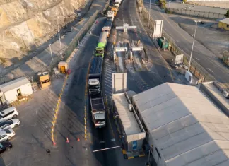 Commercial traffic surges at Dubai’s Hatta crossing Commercial traffic moving overland through Dubai’s Hatta border crossing has surged over the first half of this year