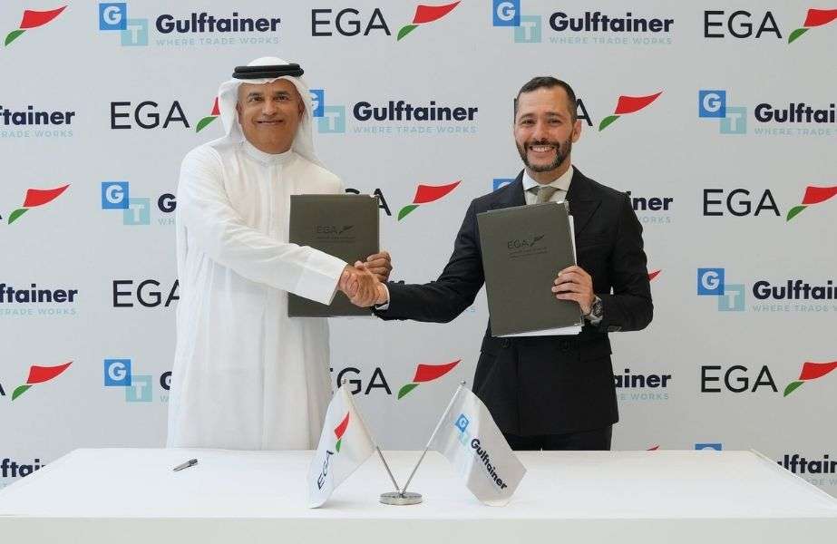 Farid Belbouab, Group CEO of Gulftainer and Abdulnasser Bin Kalban, Chief Executive Officer of Emirates Global Aluminium signing the new aluminium export agreement     