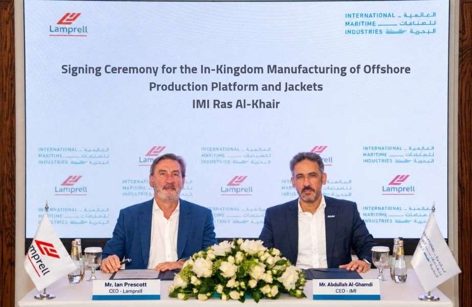Ian Prescott, CEO of Lamprell and Abdullah Al-Ghamdi, Chief Executive Officer of IMI, signing the new agreement
